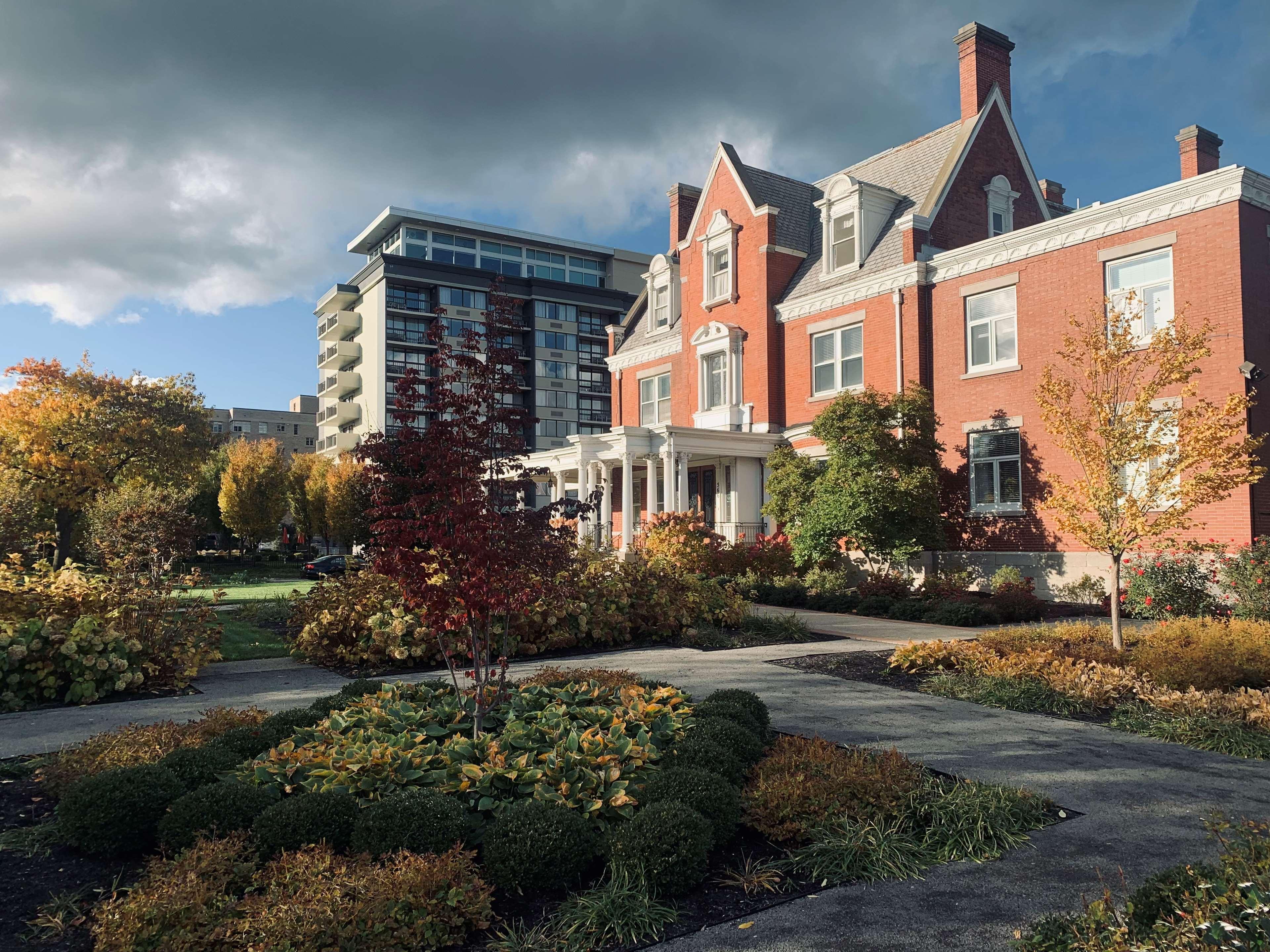 The Strathallan - A Doubletree By Hilton Hotel Rochester Exterior photo